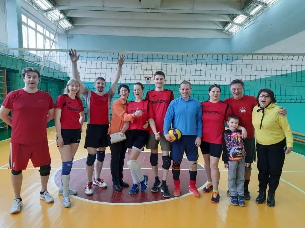 «ТЕНЗОР» успешно выступил в первенстве города по волейболу