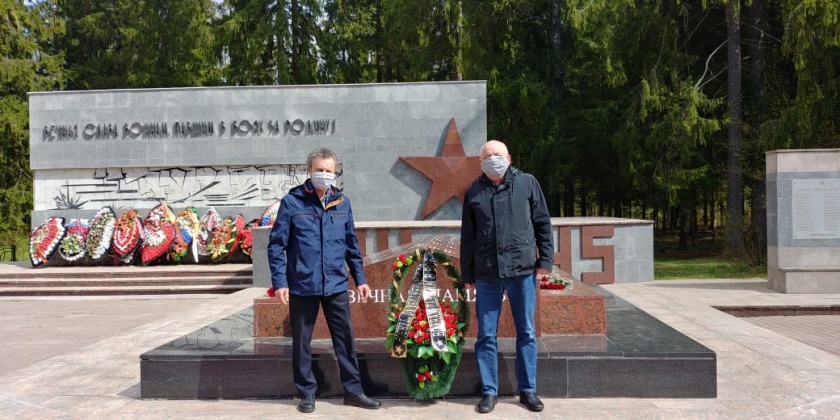 Делегация АО «ТЕНЗОР» возложила цветы к мемориалу